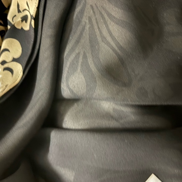 Beautiful 100% silk halter neck printed dress. Black, tan and cream color. - Picture 9 of 10